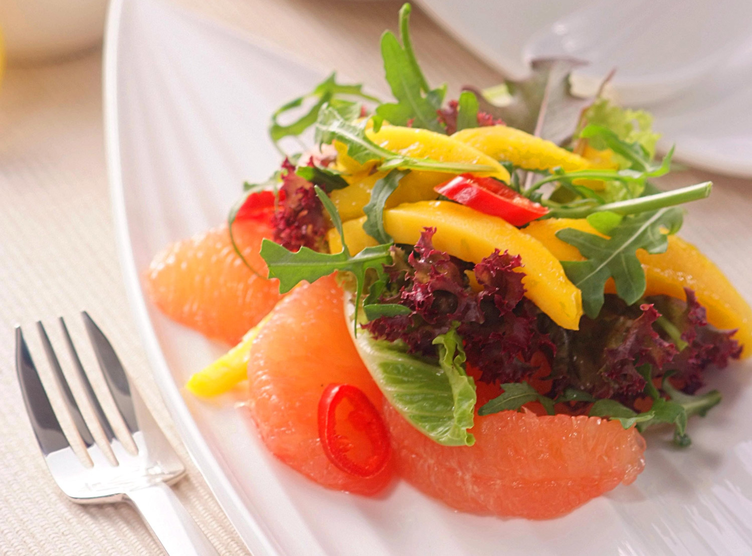 Pomelo vs Grapefruit What's the Difference? The Roaming Fork